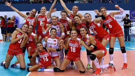 Gençler Avrupa Voleybol Şampiyonası’nda Türkiye’nin Performansı Göz Kamaştırıyor